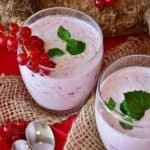 Yoghurtshake met rode vruchten