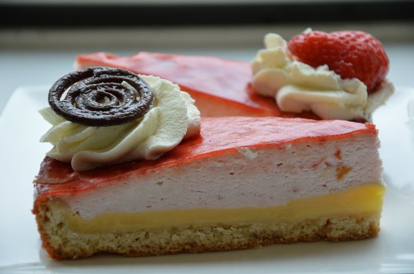 cakes-314378_1280