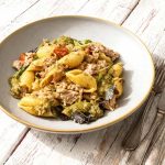 Aardappelschotel met broccoli
