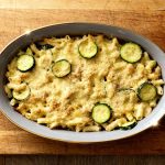 Gevulde ananas met mangosaus