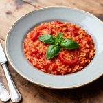 Gevulde courgette met kaas en tomaten