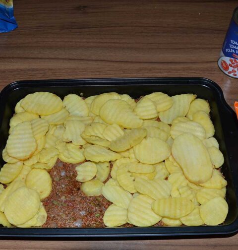 Een bakblik met Italiaanse Ovenschotel.