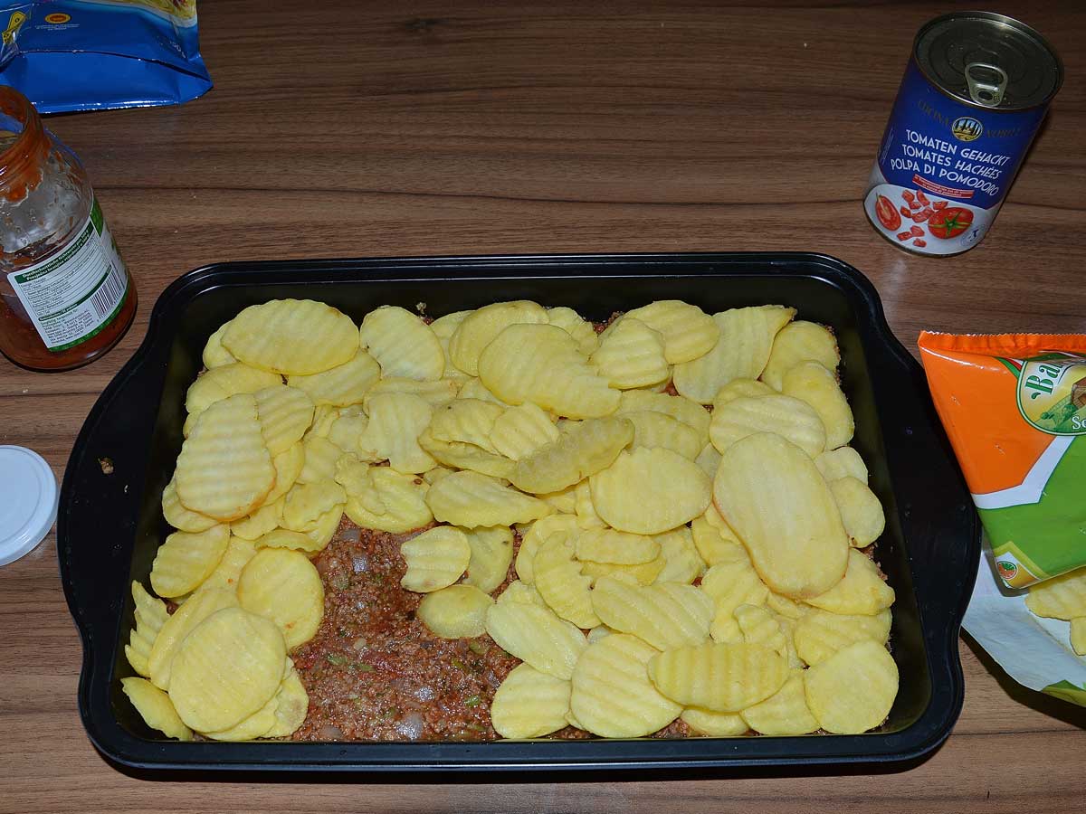 Een bakblik met Italiaanse Ovenschotel.