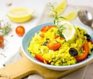 Gele rijst met chorizo