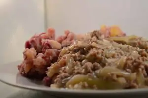 Stamppot rode kool met gehakthachee