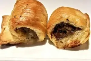 Bladerdeeghapjes met pittig gehakt