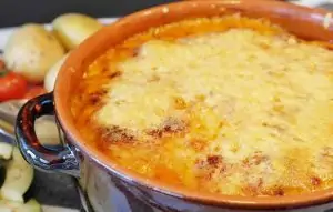 Gegratineerde zuurkoolschotel