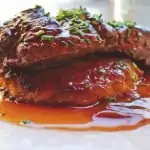 Yoghurtijs met bramen en munt