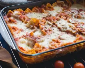 Farfalle met gehakt en tomaten-mascarponesaus