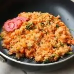 Griesmeelpudding met bessensap