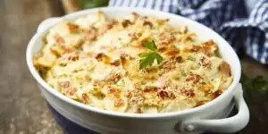 Macaronigratin met courgette