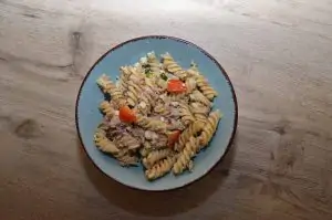Koude pastasalade met tonijn