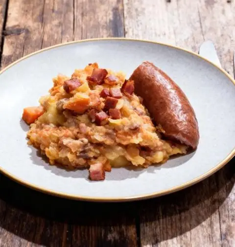 Hutspot met rookworst en spekjes