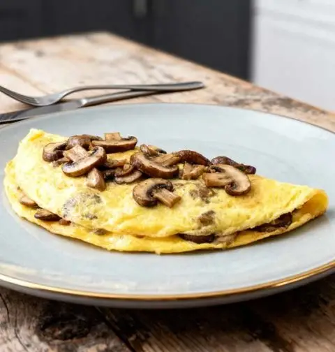 Boerenomelet met ui en champignons