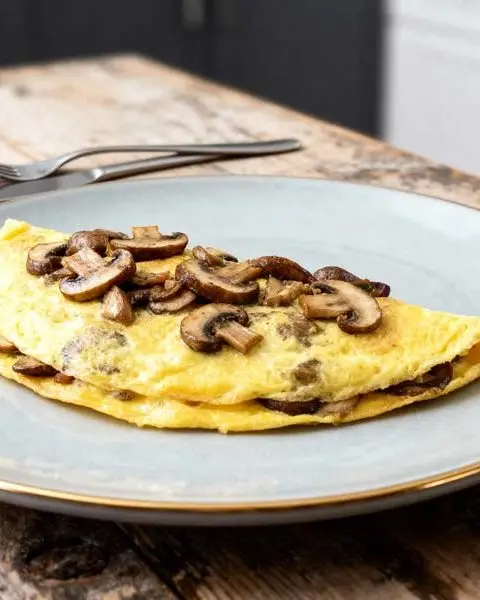 Boerenomelet met ui en champignons
