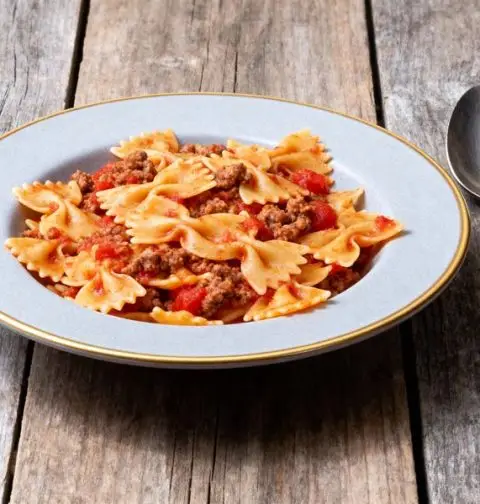 Farfalle met gehakt en tomaten-mascarponesaus
