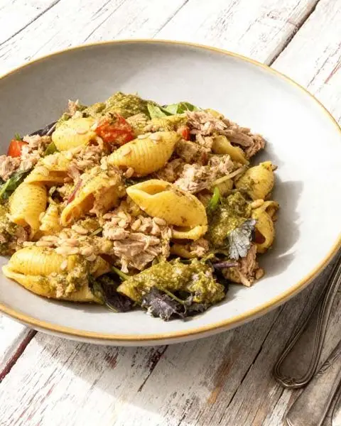 Pasta met tonijn en pesto