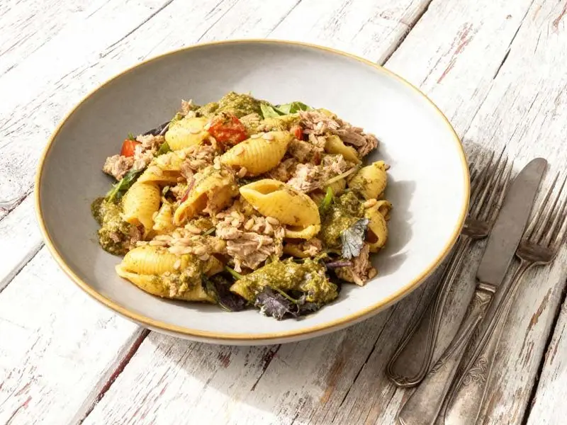 Pasta met tonijn en pesto