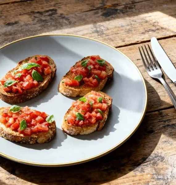 Bruschetta met tomaat en basilicum