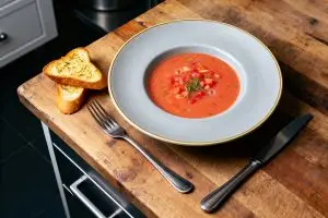 Gazpacho met knoflooktoast
