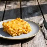 Hele bloemkool met pesto in Bladerdeeg