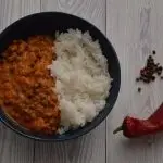 Pestobroodje met gekruide kip