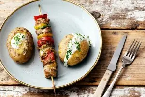 Provencaalse Spiesen met gepofte aardappel