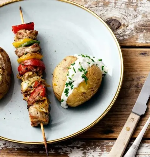 Provencaalse Spiesen met gepofte aardappel