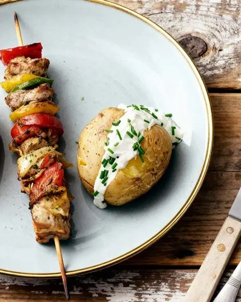 Provencaalse Spiesen met gepofte aardappel