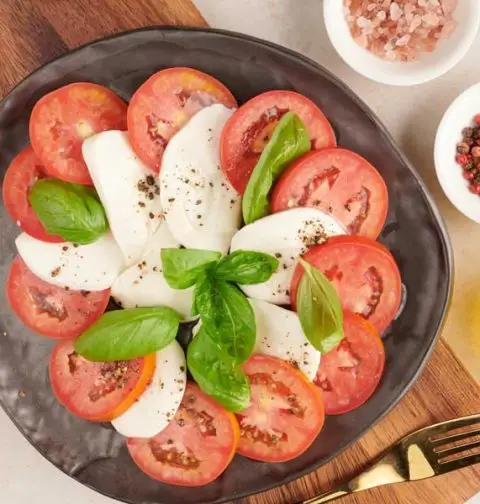 Salade caprese met basilicumolie