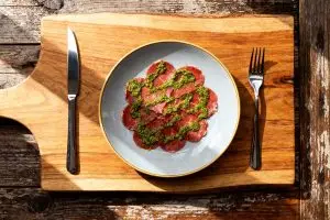 Carpaccio met eigen dressing