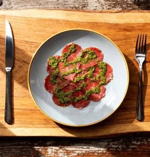 Carpaccio met eigen dressing