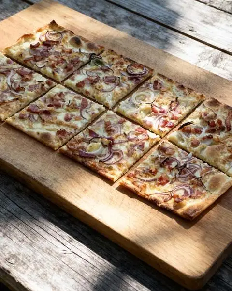 Flammküchen met spek en ui