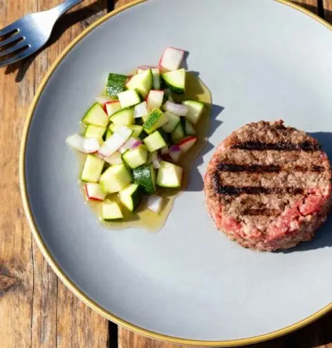 Gegrilde tartaar met courgettesalade
