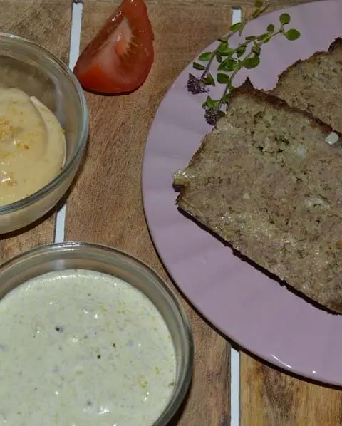 Gehaktbrood pesto met basilicumsaus