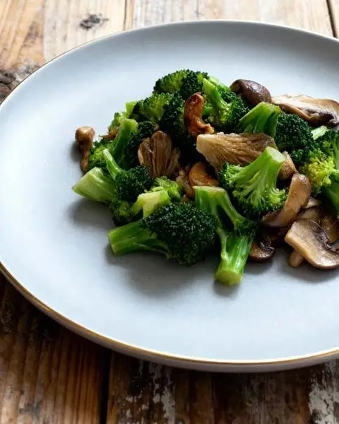 Geroerbakte broccoli en oesterzwammen