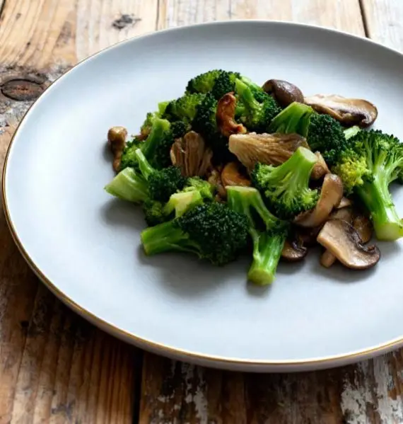 Geroerbakte broccoli en oesterzwammen