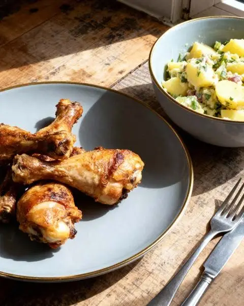 Geroosterde drumsticks met aardappelsalade