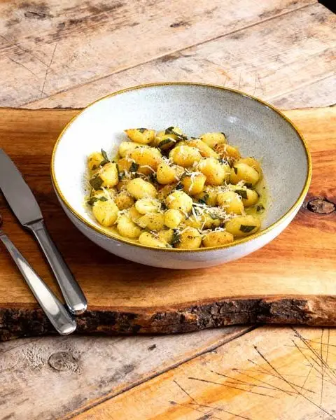 Gnocchi met boter, salie en kaas