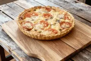 Kaasquiche met tomaat