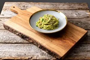Spaghetti avocado carbonara
