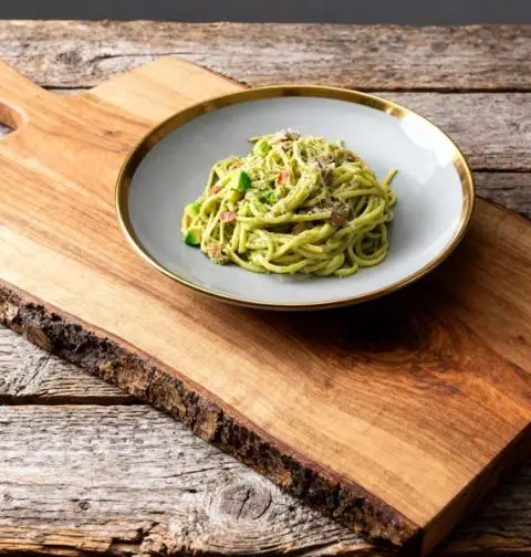 Spaghetti avocado carbonara