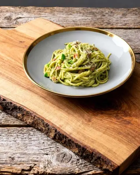 Spaghetti avocado carbonara