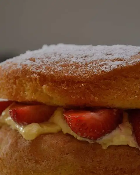 Sponge cake met aardbeien