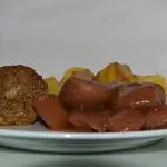 Gehaktballen met kerrie en ui