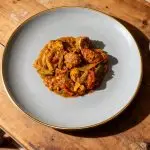 Pizza met ei en spinazie