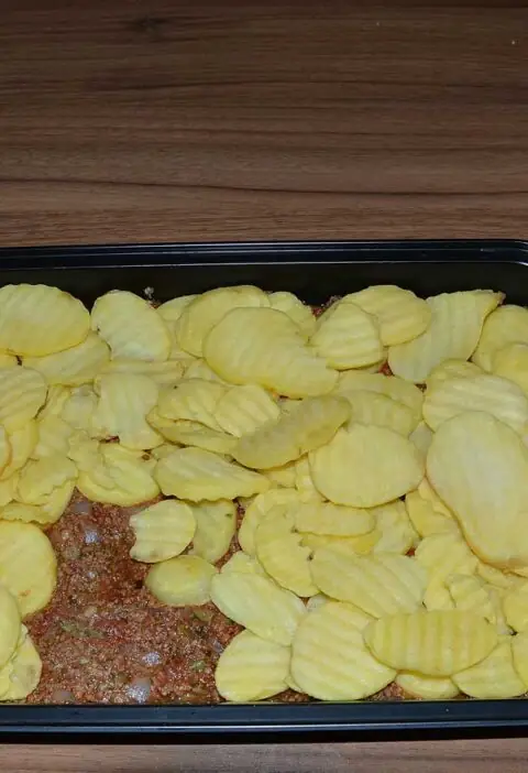 Een bakblik met Italiaanse Ovenschotel.